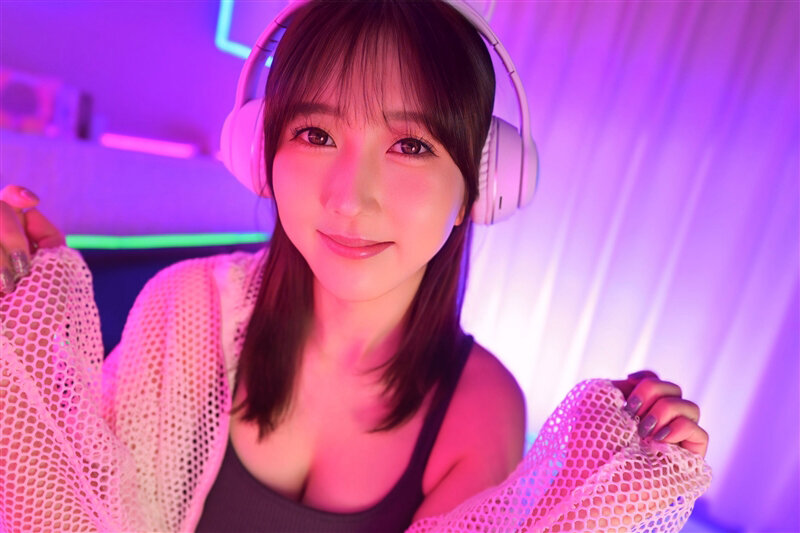【VR】絶倫ゲーム配信者 @hibiki の裏アカ特定!DMしたらワンナイトOK 彼女のプライベートルームでリアルチン凸体験できちゃいました!!