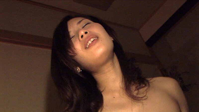 一夜の過ち…。スレンダー美人の美乳奥様が旦那に内緒の一期一会の不倫FUCK!