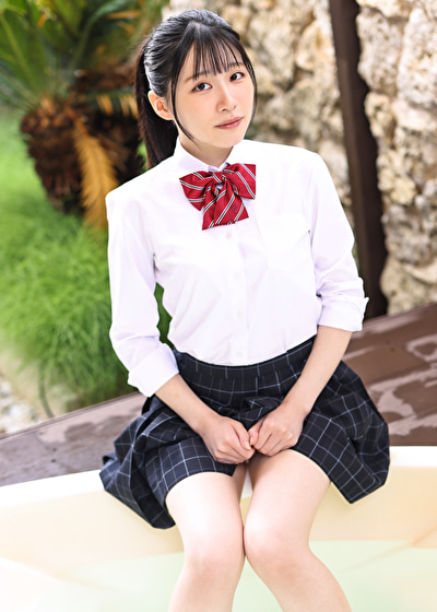 えっ！！初体験の相手は60歳！？この子、筋金入りの年上好きです。 “おじさんたちを虜にするピュアすぎるマゾ少女 みなみちゃん”